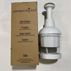 383. NWT Pampered Chef Food Chopper